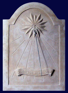 Cadran Solaire en pierre de synth&egrave;se en bas relief